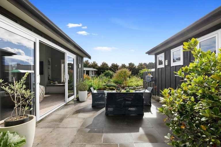 Photo of property in 7 Gleneagles Way, Waiwhakaiho, New Plymouth, 4312