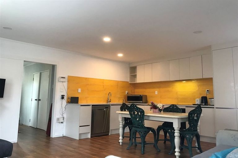 Photo of property in 1/2 Aotea Road, Glen Eden, Auckland, 0602