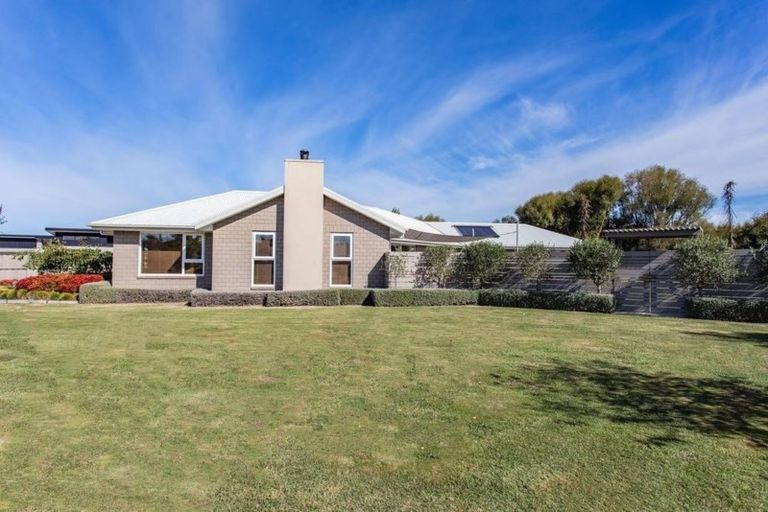 Photo of property in 8 Riverside Way, Amberley, 7410