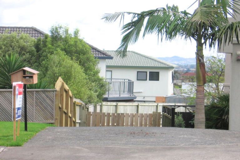 Photo of property in 1/15 Ribbonwood Crescent, Goodwood Heights, Auckland, 2105
