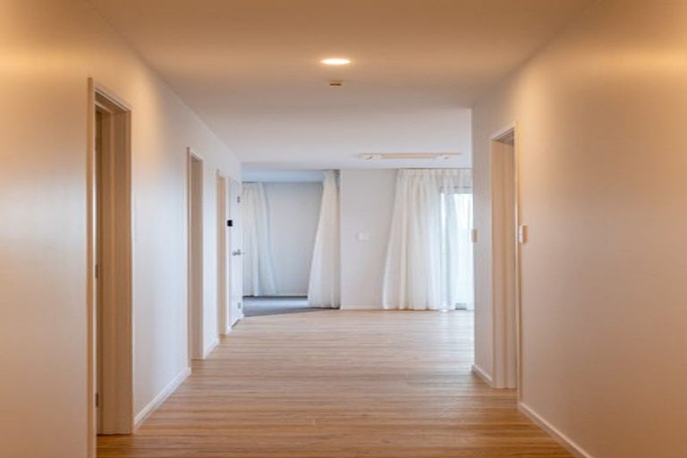 Photo of property in 112 Kaurinui Crescent, One Tree Point, 0118