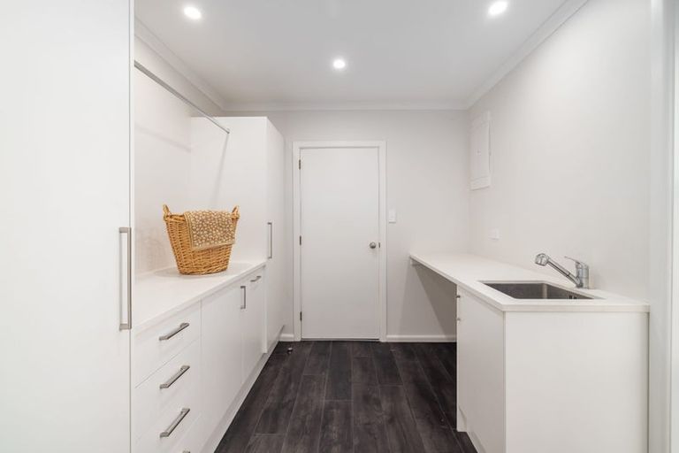 Photo of property in 73 Grahams Road, Burnside, Christchurch, 8041