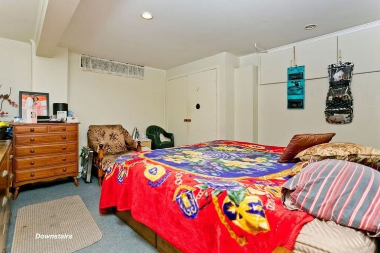 Photo of property in 80 Totaravale Drive, Totara Vale, Auckland, 0629