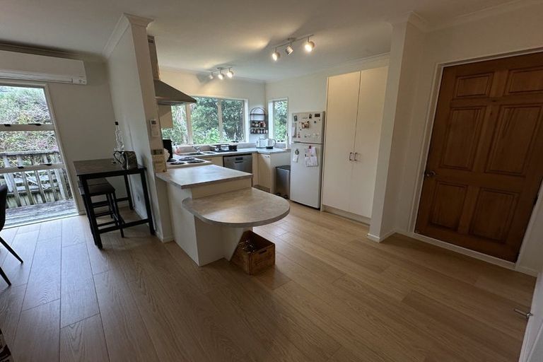 Photo of property in 8a Langton Road, Stanmore Bay, Whangaparaoa, 0932