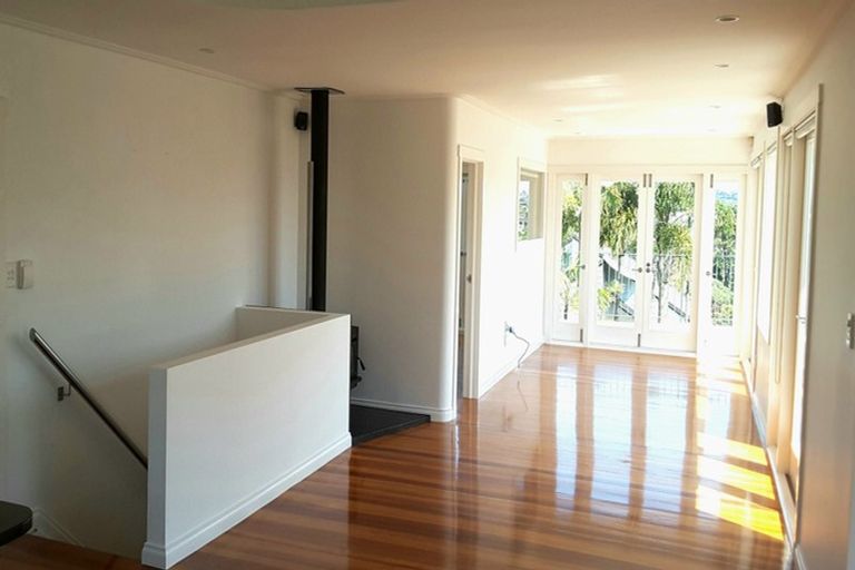 Photo of property in 2/128 Aberdeen Road, Campbells Bay, Auckland, 0620