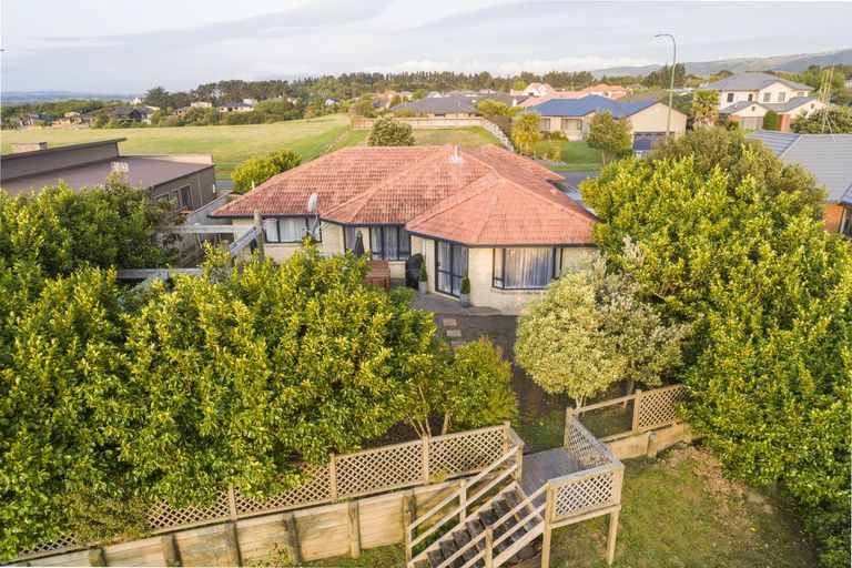 Photo of property in 146 Ruapehu Drive, Fitzherbert, Palmerston North, 4410