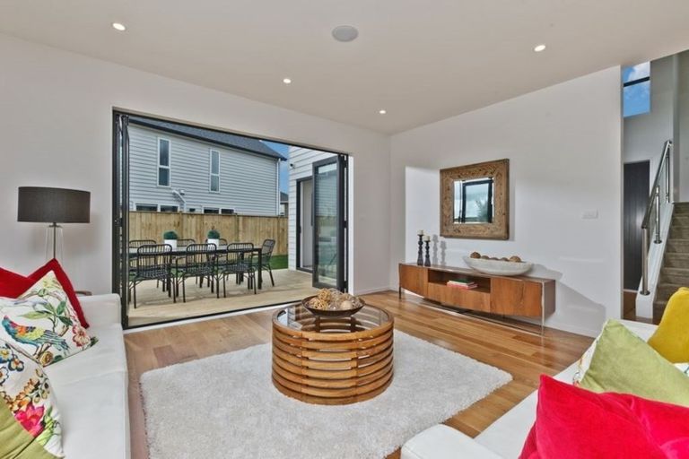 Photo of property in 18 Spyglass Street, Red Beach, 0932