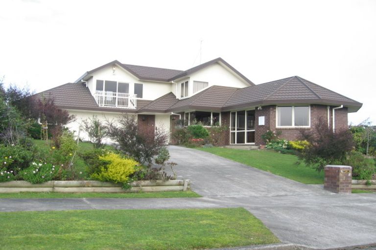 Photo of property in 27 Greenwood Place, Fitzherbert, Palmerston North, 4410