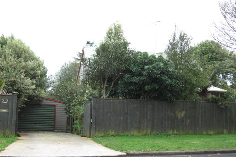 Photo of property in 27 Chrisarda Place, Red Hill, Papakura, 2110