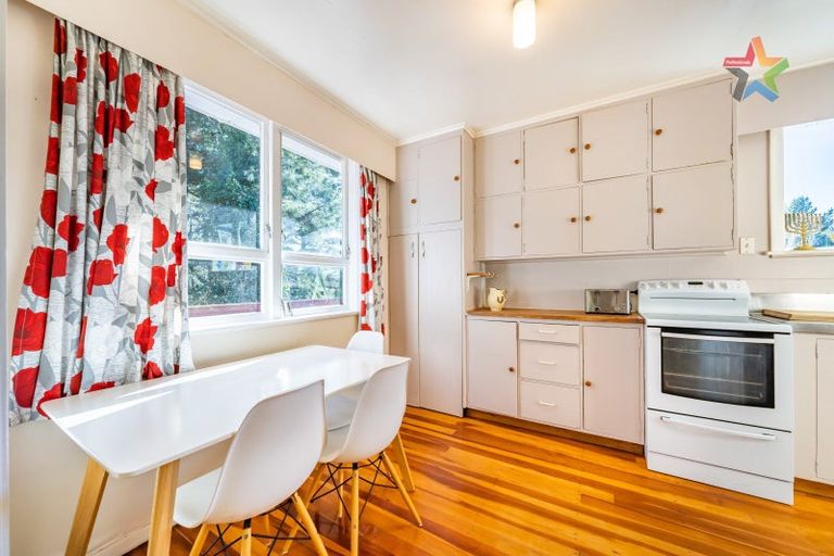 Photo of property in 11 Amundsen Grove, Stokes Valley, Lower Hutt, 5019