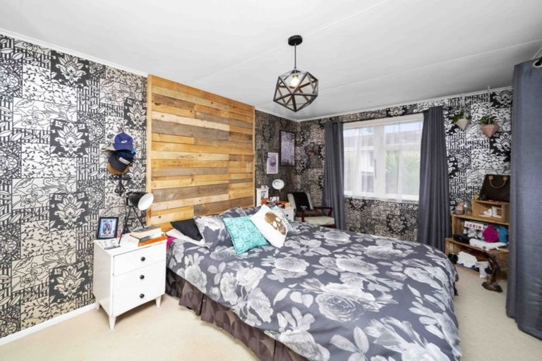 Photo of property in 28 Grenville Street, Marfell, New Plymouth, 4310