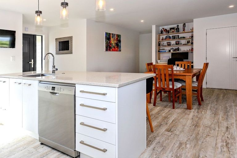 Photo of property in 15 Anglers Way, Omokoroa, 3114