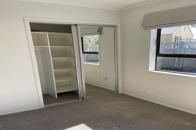 Photo of property in 1/865 Beach Road, Waiake, Auckland, 0630