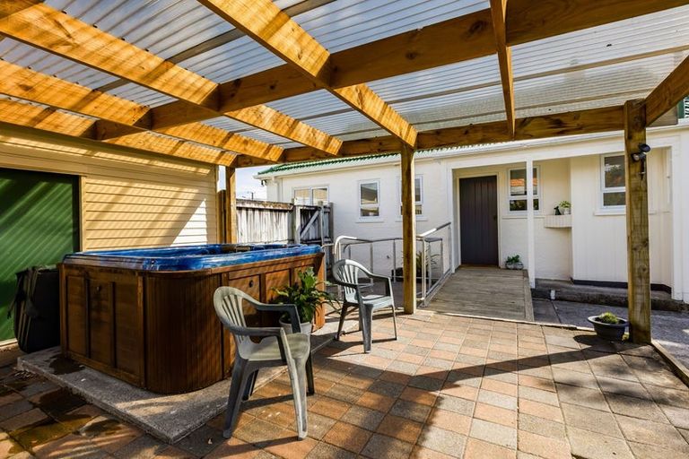 Photo of property in 139 Tukapa Street, Westown, New Plymouth, 4310