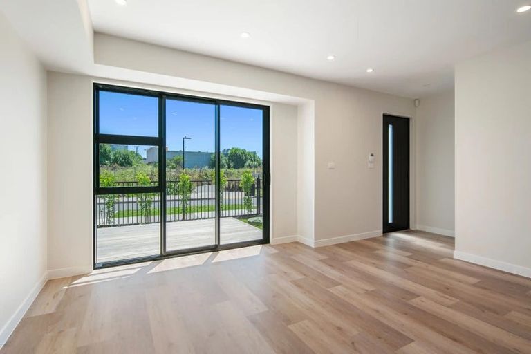 Photo of property in 126 Vintry Drive, Kumeu, 0810
