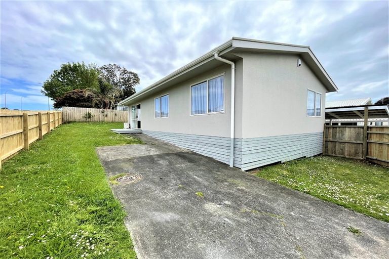 Photo of property in 1/136 Shifnal Drive, Randwick Park, Auckland, 2105