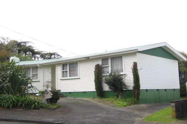 Photo of property in 8 Whitby Place, Westown, New Plymouth, 4310