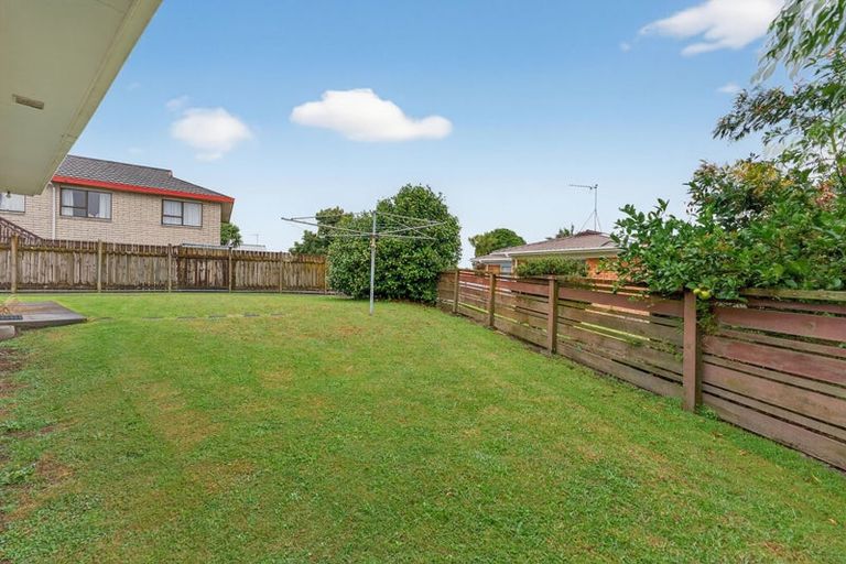 Photo of property in 41 Edgewater Parade, Waiuku, 2123