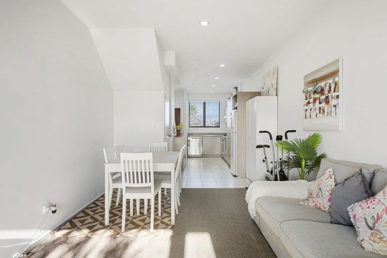 Photo of property in 24/22 Northcross Drive, Oteha, Auckland, 0632
