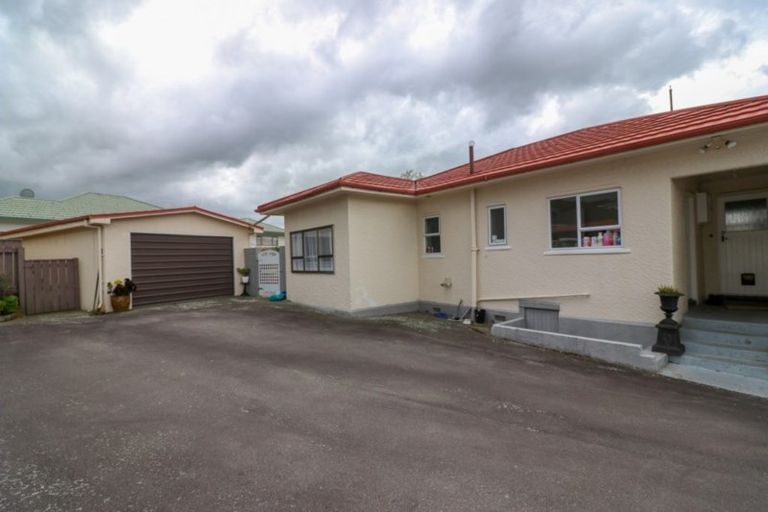 Photo of property in 32 Queen Street, Dannevirke, 4930