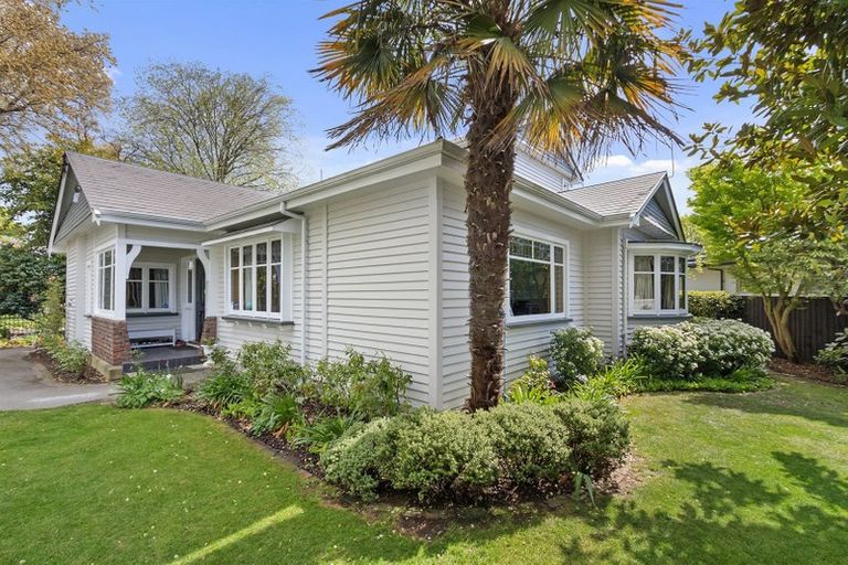 Photo of property in 1 Bradnor Road, Fendalton, Christchurch, 8052