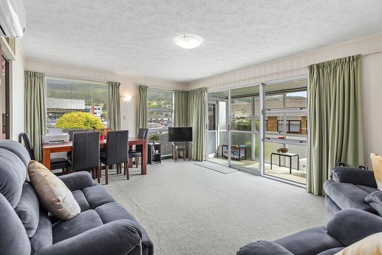 Photo of property in 1/46 Oxford Street, Tawa, Wellington, 5028
