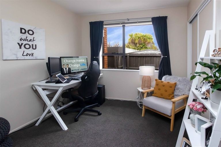 Photo of property in 2/41 Beauford Place, Parklands, Christchurch, 8083