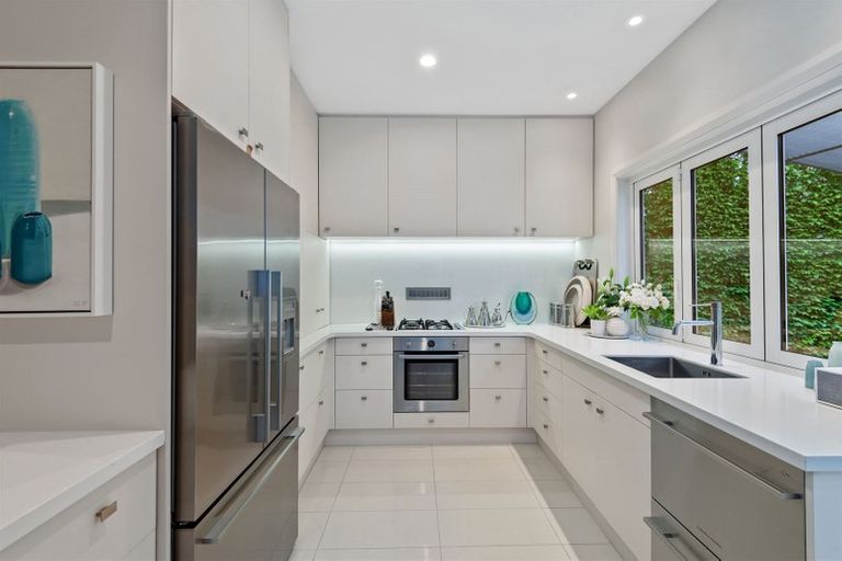 Photo of property in 2/24 Thornycroft Street, Fendalton, Christchurch, 8052