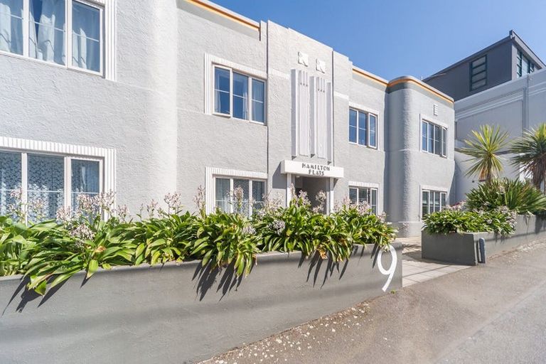 Photo of property in Hamilton Flats, 3/9 Hawker Street, Mount Victoria, Wellington, 6011