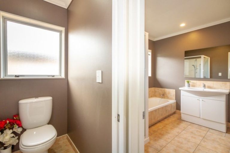 Photo of property in 174 Schnell Drive, Kelvin Grove, Palmerston North, 4414