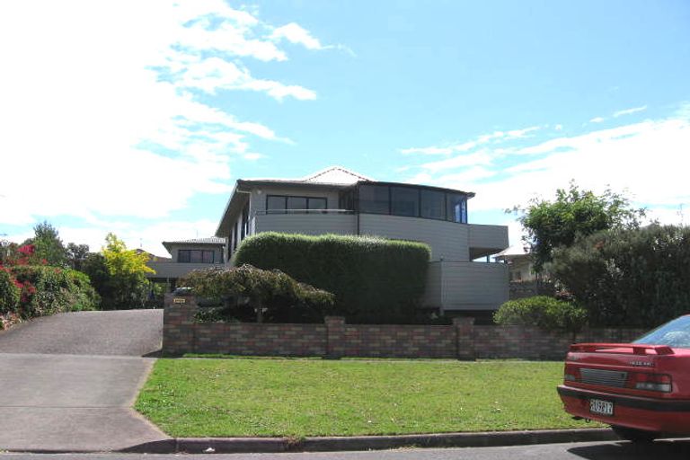 Photo of property in 1/2 Auld Street, Torbay, Auckland, 0630