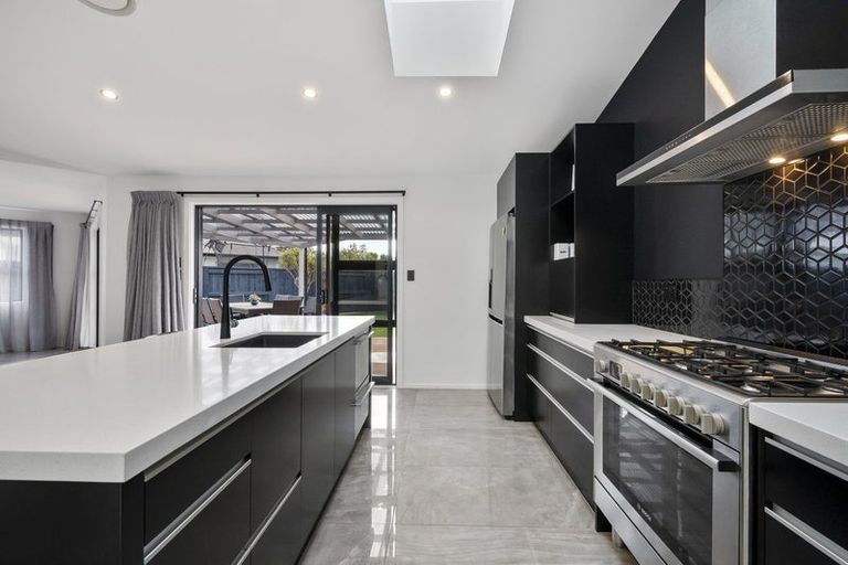 Photo of property in 4 Waimarama Court, Roslyn, Palmerston North, 4414