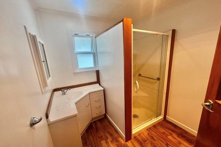 Photo of property in 57 Beaubank Road, Kelston, Auckland, 0602