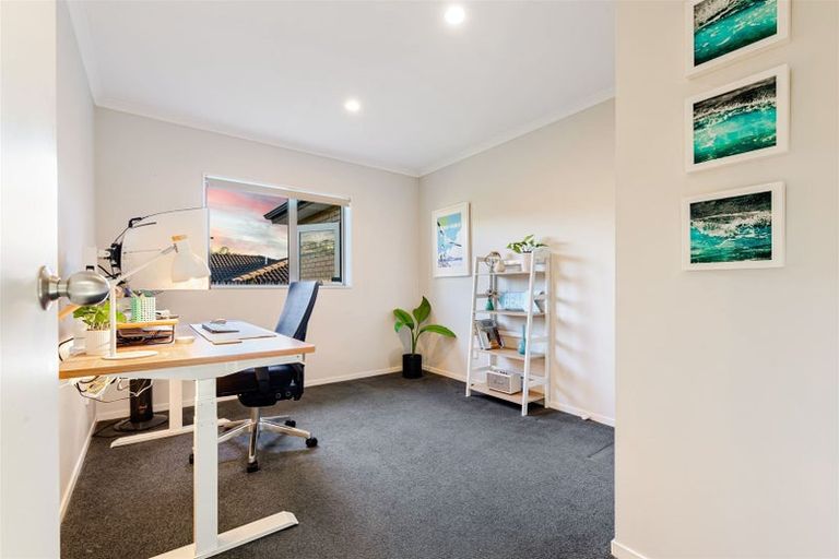 Photo of property in 14 Nirmal Place, Sunnyvale, Auckland, 0612