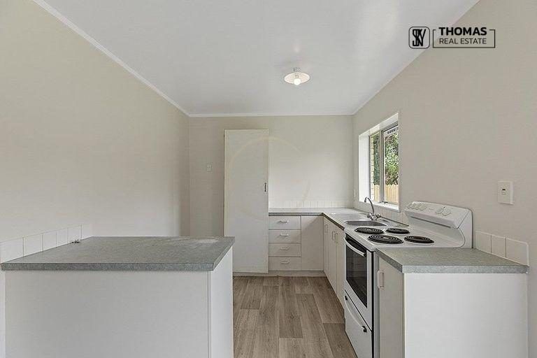 Photo of property in 2/24 Horlicks Place, Randwick Park, Auckland, 2105