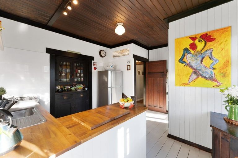 Photo of property in 16 Birdwood Avenue, Moturoa, New Plymouth, 4310