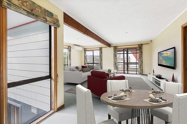 Photo of property in 113 Percy Dyett Drive, Karori, Wellington, 6012