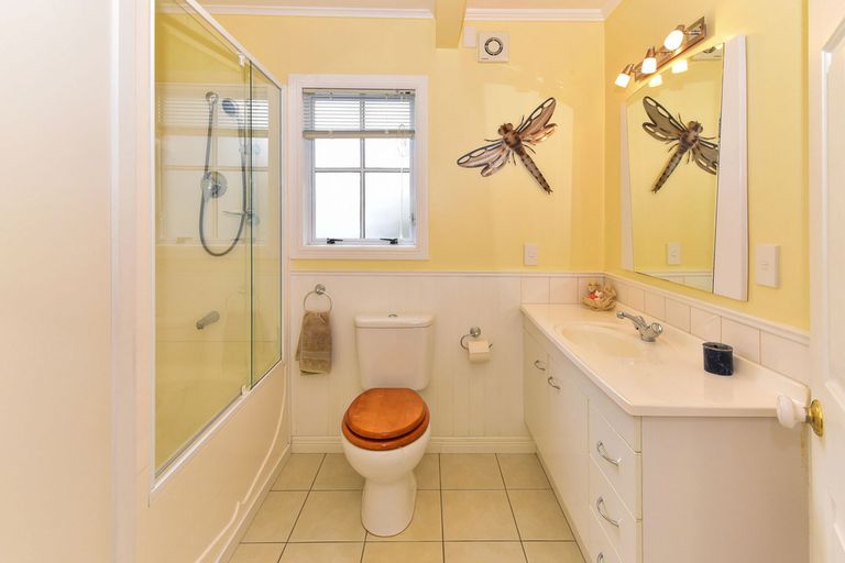 Photo of property in 1 Tington Avenue, Wattle Downs, Auckland, 2103