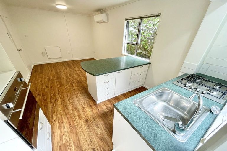 Photo of property in 2/56 Knightsbridge Drive, Forrest Hill, Auckland, 0620