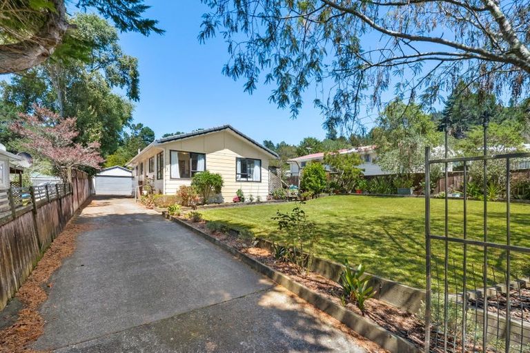 Photo of property in 2 Bogle Grove, Stokes Valley, Lower Hutt, 5019