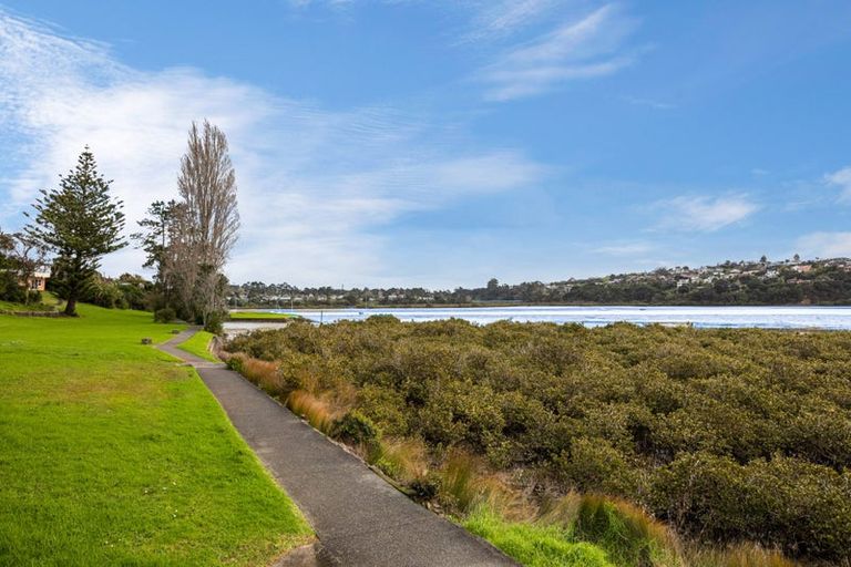 Photo of property in 4 Mana Place, Te Atatu Peninsula, Auckland, 0610