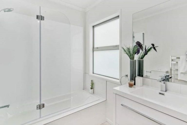 Photo of property in 8 Karauria Lane, Orewa, 0931