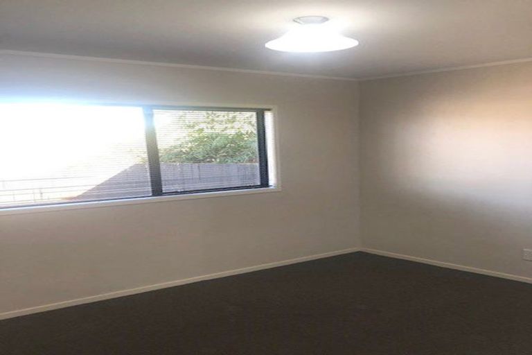 Photo of property in 2/25 Melleray Place, Randwick Park, Auckland, 2105