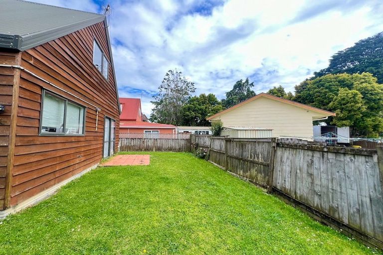 Photo of property in 20 Caspian Close, New Lynn, Auckland, 0600