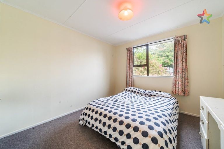 Photo of property in 10 Whitechapel Grove, Stokes Valley, Lower Hutt, 5019