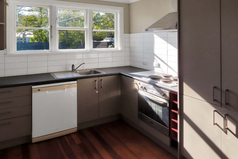 Photo of property in 10 Dempsey Street, Naenae, Lower Hutt, 5011