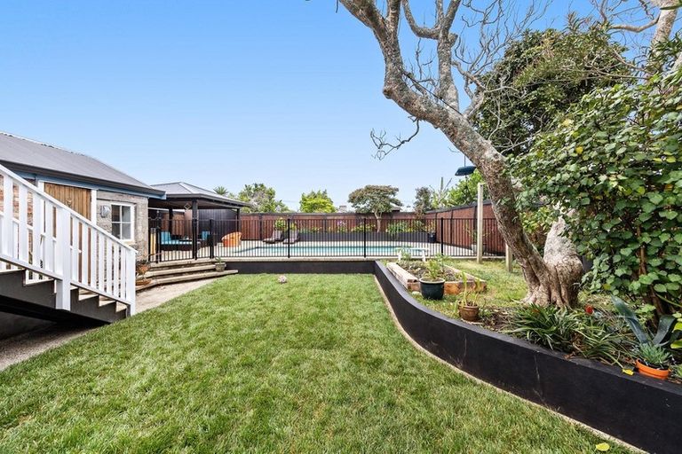 Photo of property in 42 Moa Road, Point Chevalier, Auckland, 1022