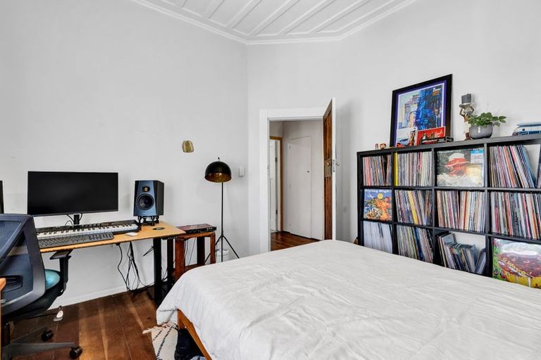 Photo of property in 43 Victoria Street, Hawera, 4610