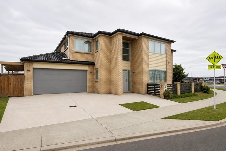 Photo of property in 51 Kerrykeel Drive, Flat Bush, Auckland, 2019