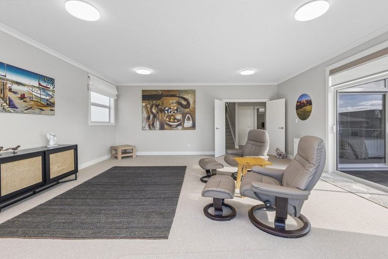 Photo of property in 18 Panorama Heights, Orewa, 0931